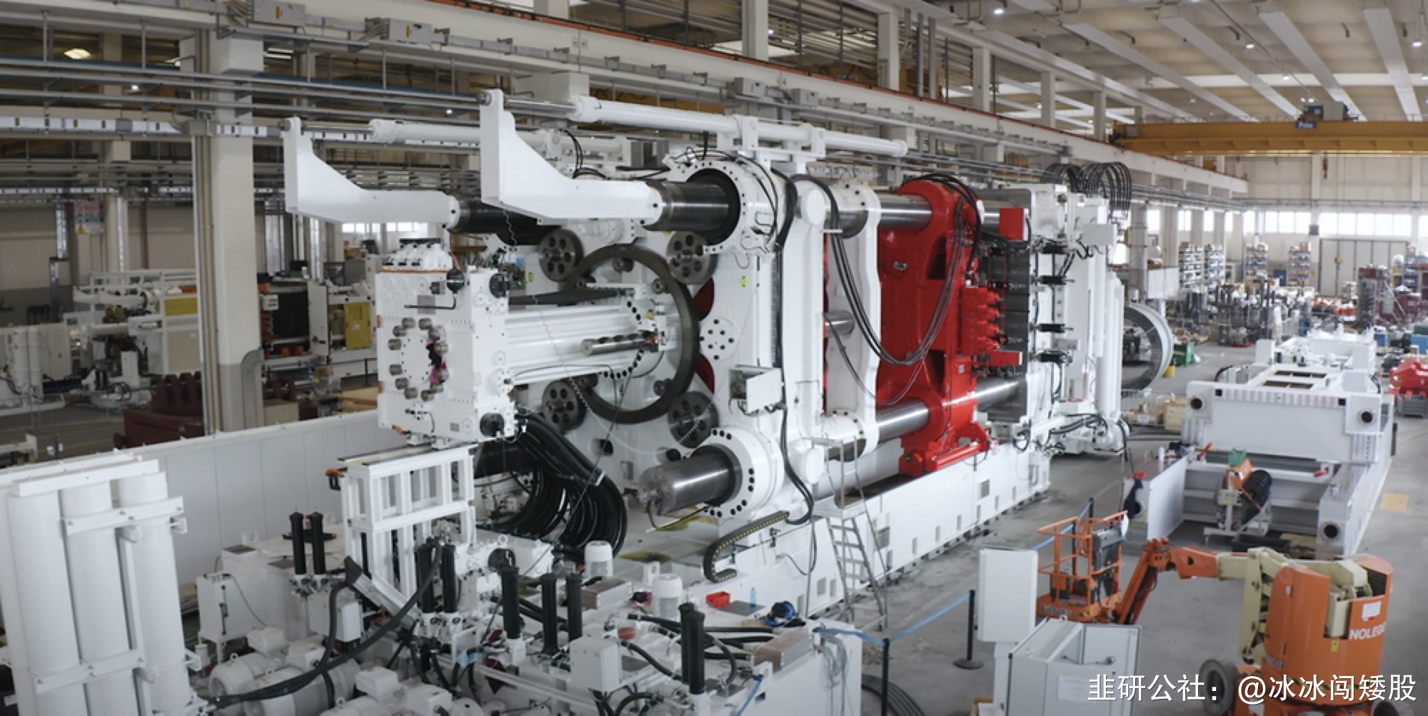 马斯克：特斯拉工厂全球最大压铸机已安装好，可让车身后部一体成型_新浪科技_新浪网